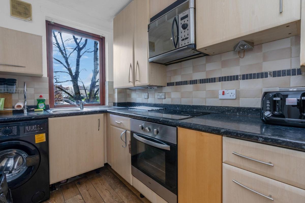 Apartment Parking - Centre - The Restalrig Edinburgh